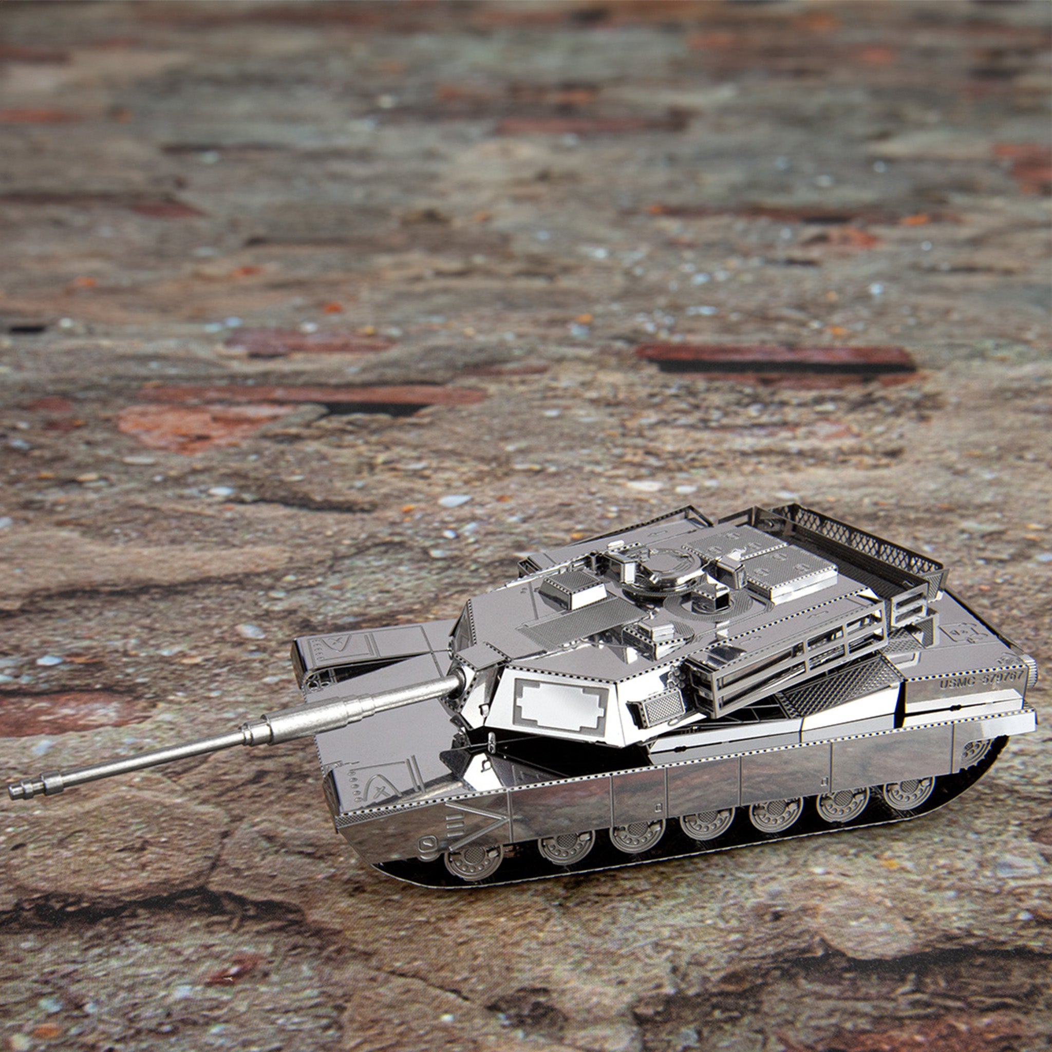 テキスタイルデザイン　Abrams Model Kit M1 Abrams Main Battle Tank