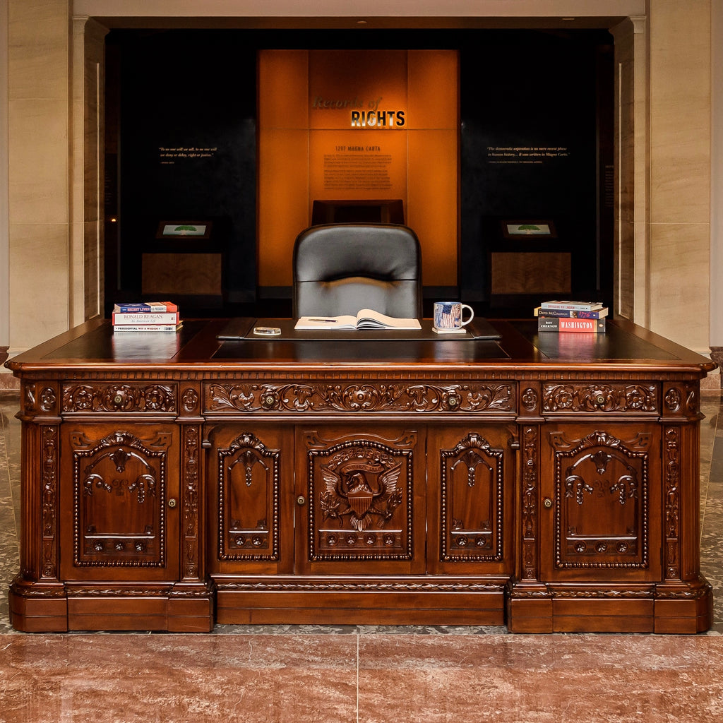 Resolute Desk Replica